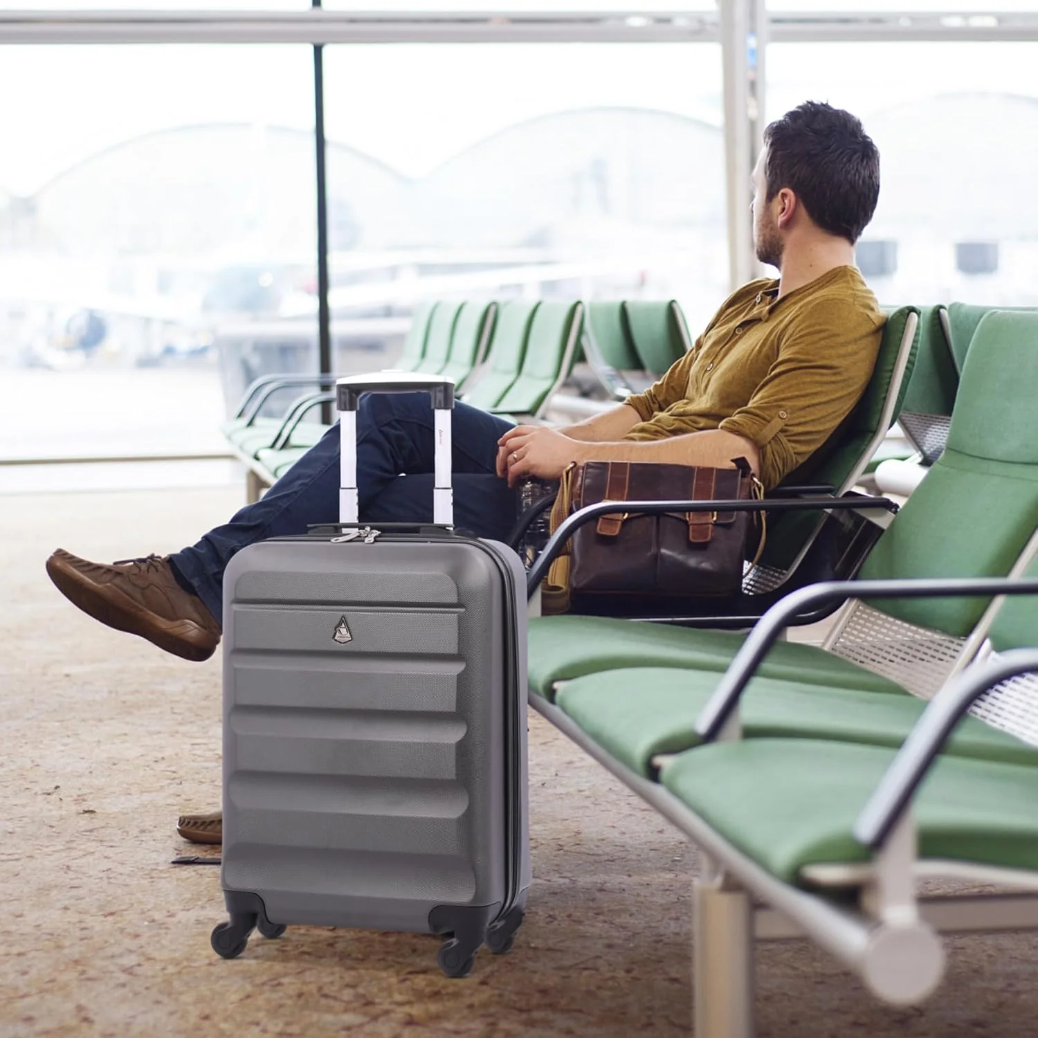 Aerolite (55x38x20cm) Emirates Max Size Hard Shell Carry On Hand Cabin Luggage Suitcase with 4 Wheels, Fits Ryanair, British Airways, easyJet & Many More - Image 4
